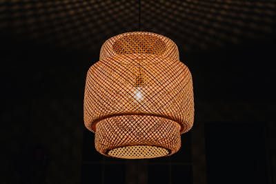 Plafonnier rotin : l'élégance naturelle pour une déco chaleureuse